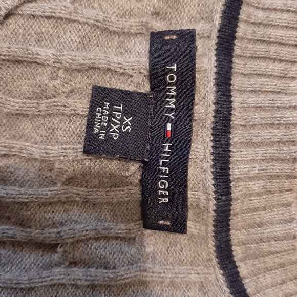 Tommy Hilfiger xs grey cable knit sweater v neck - Picture 6 of 6
